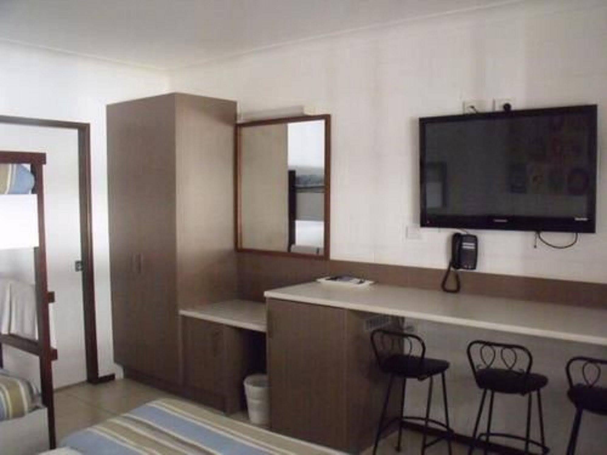 Moffat Beach Motel Caloundra Buitenkant foto