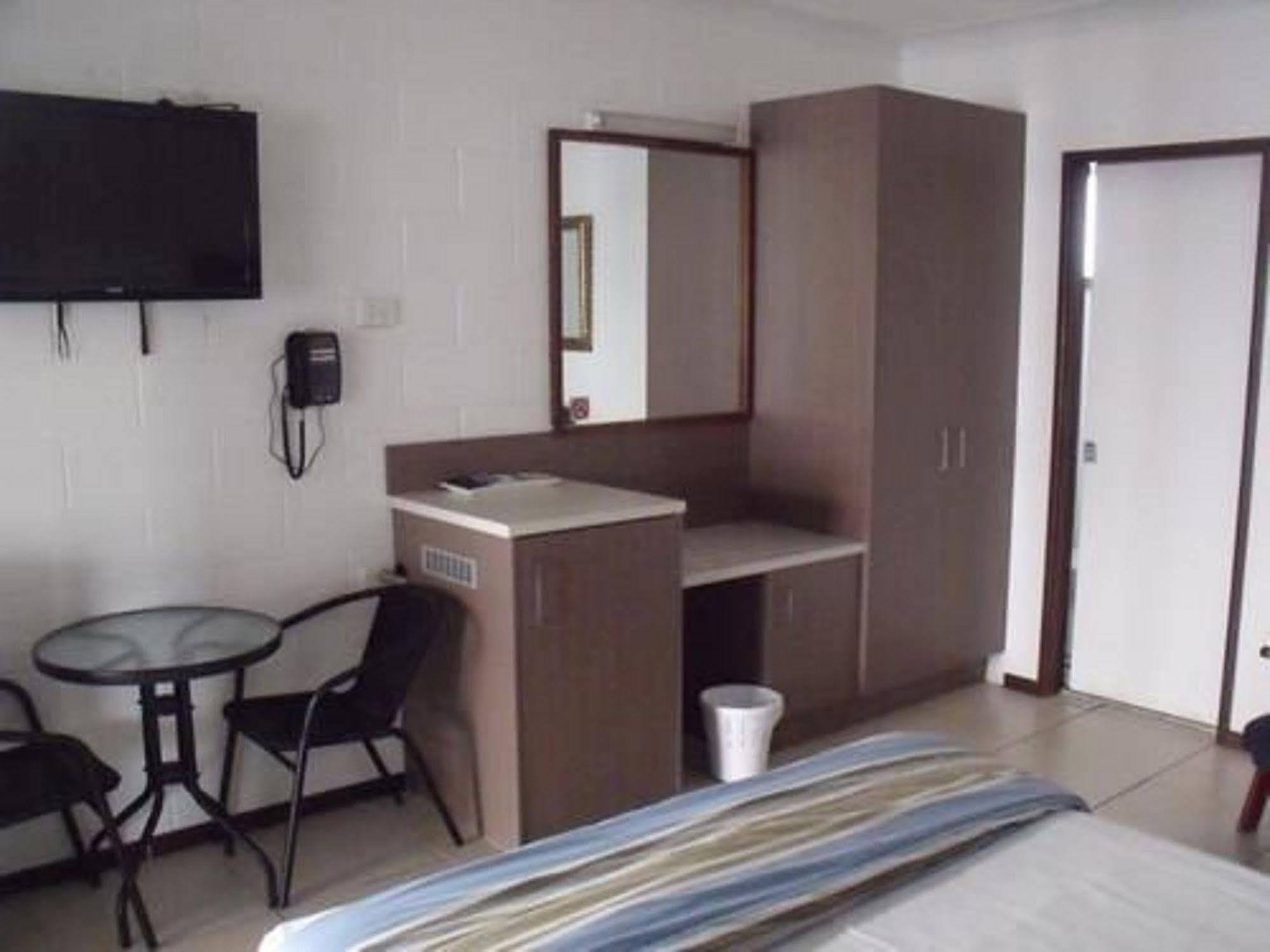 Moffat Beach Motel Caloundra Buitenkant foto